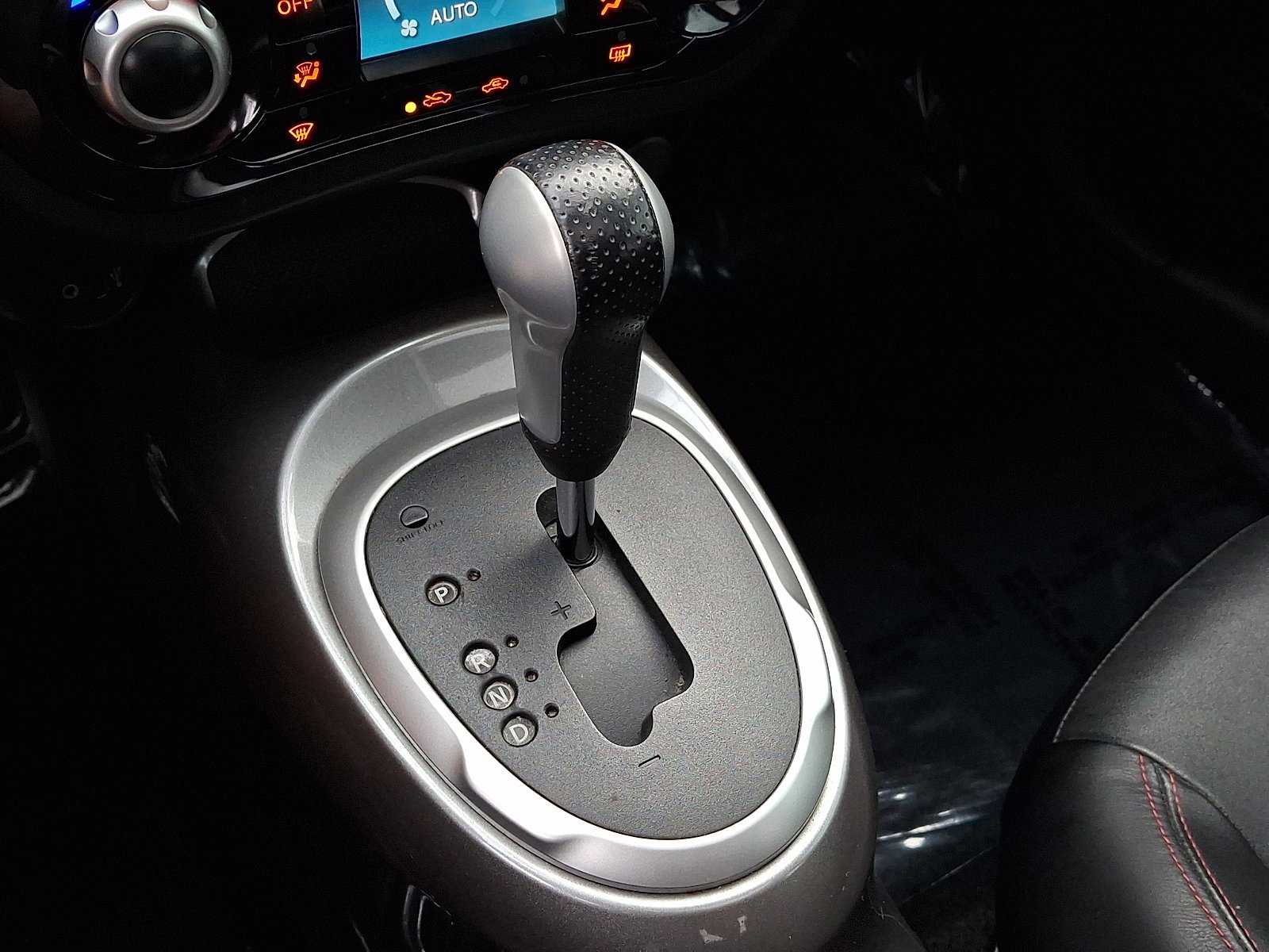 Used 2013 Gun Metallic Nissan SL image 14