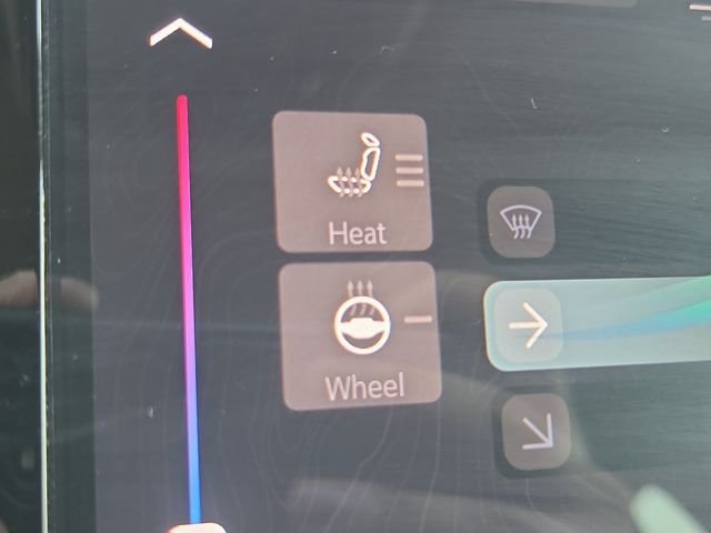 Used 2023 Velvet Jeep Laredo image 10