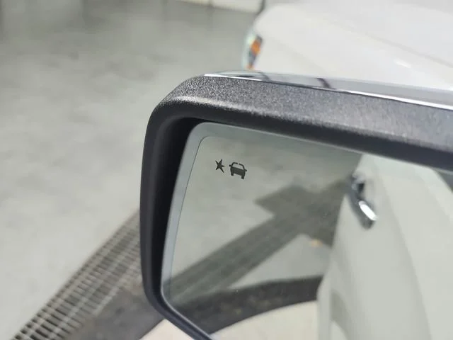 Used 2019 WHITE FROST TRICOAT GMC Denali image 22