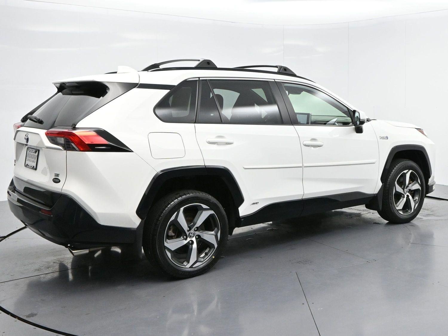 Used 2024 Ice Cap Toyota SE image 7