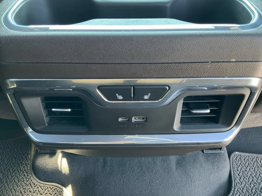 Used 2025 White Frost Tricoat GMC Denali image 24