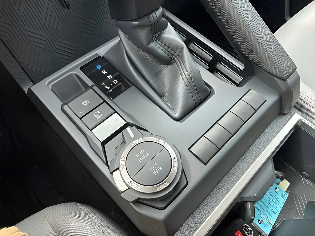 Used 2025  Toyota SR image 21