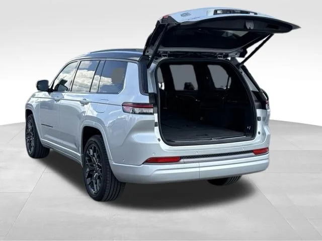 New 2026 Silver Zynith Exterior Paint Jeep Summit image 16
