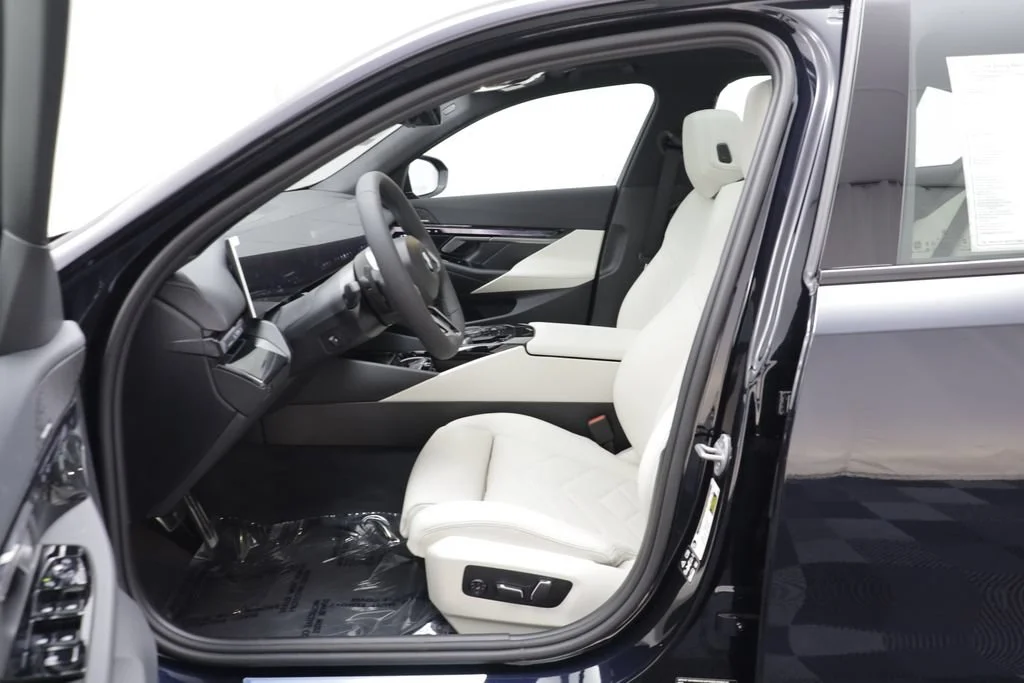 New 2027 CARBON BLACK BMW 530i xDrive image 6