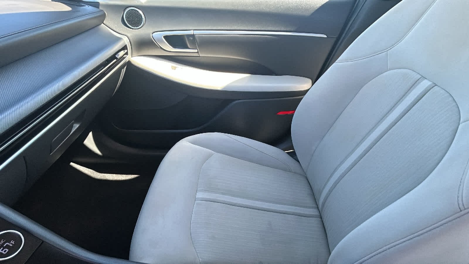 Certified Used 2025 Carbon Blue Hyundai SEL image 12