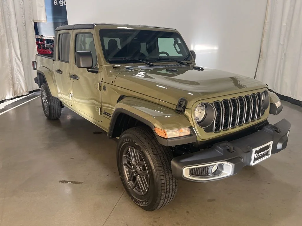 2026 Jeep Gladiator Sport S Auto's photo