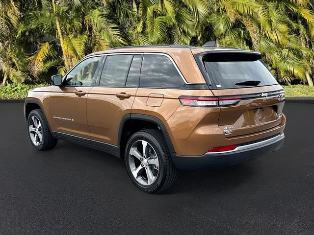 New 2026 Copper Shino Metallic Clear-Coat Exterior Paint Jeep Limited image 3