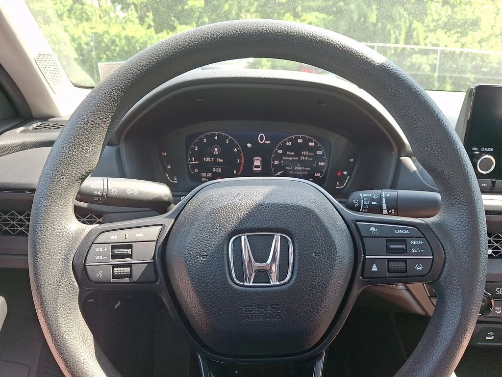 Certified Used 2025  Honda SE image 18