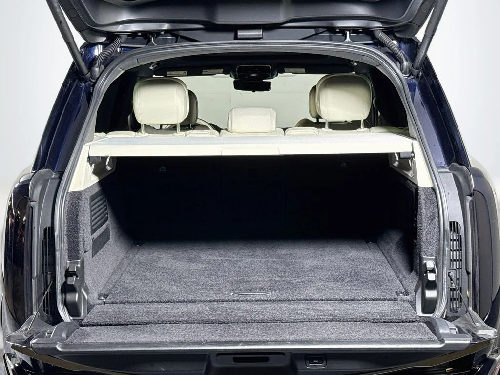 Used 2023 Blue Land Rover SE image 21