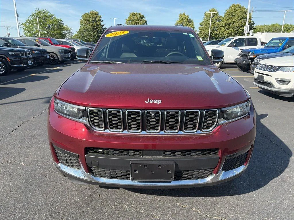 Used 2025 Velvet Red Pearlcoat Jeep Limited image 3