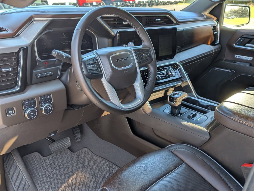 Used 2024 White GMC Denali image 33
