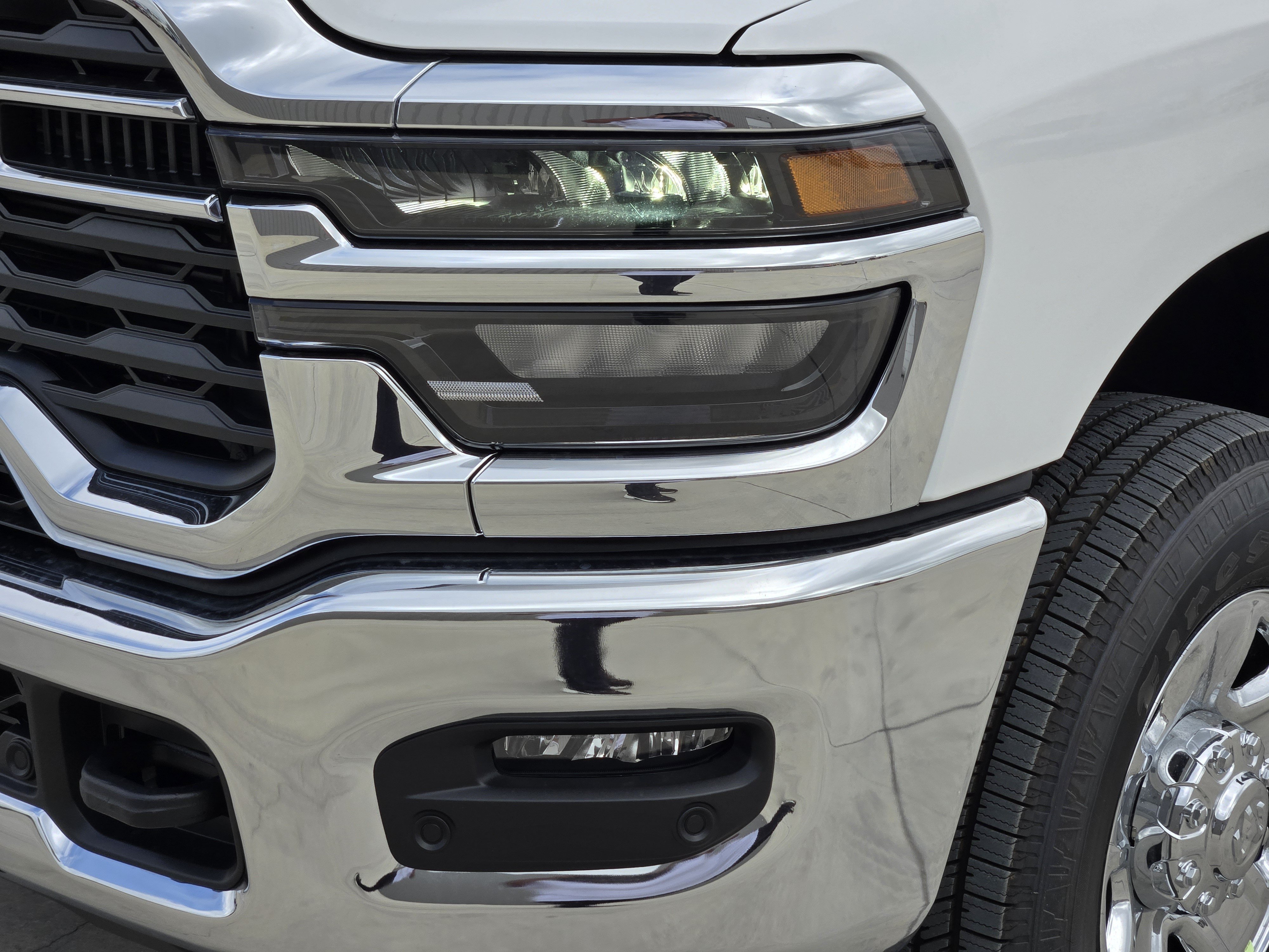 New 2026 Bright White Clearcoat RAM Tradesman image 7