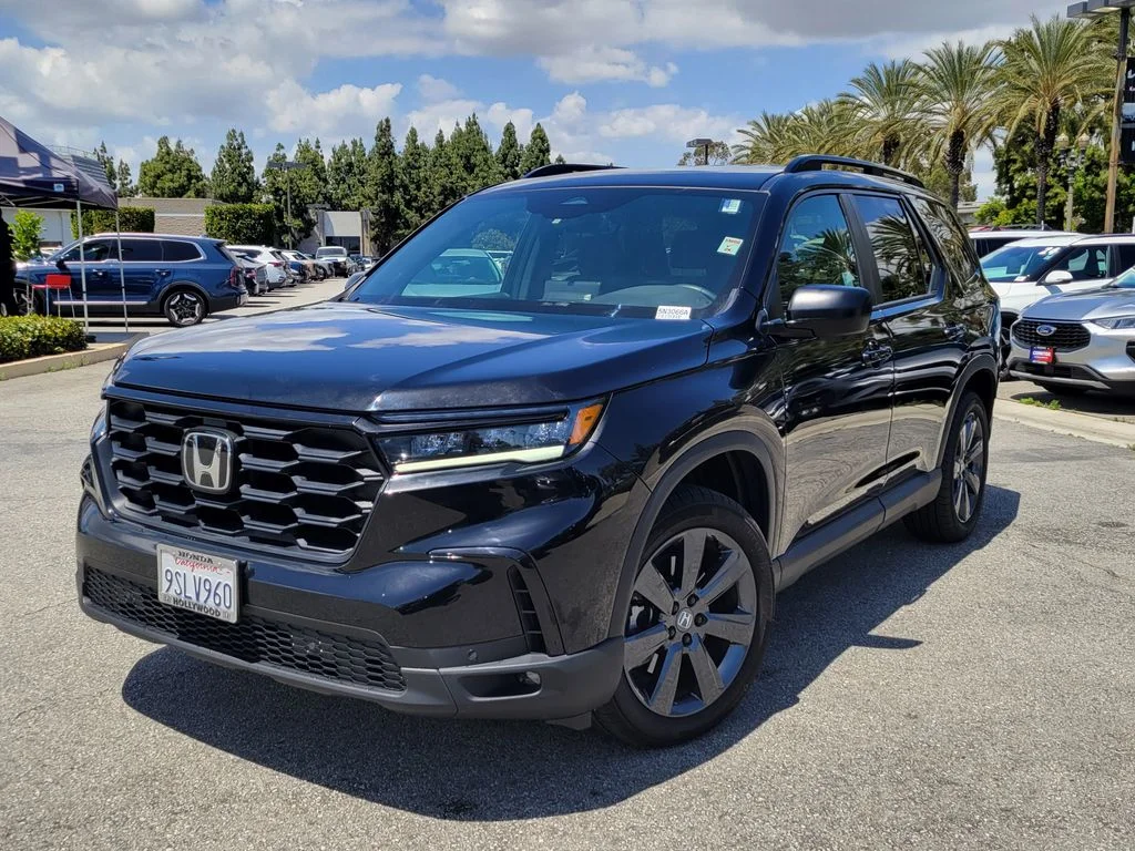 2025 Honda Pilot Sport 2WD's photo