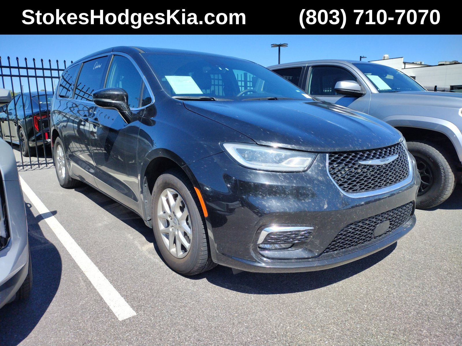 Used 2025 Black Chrysler Select image 1