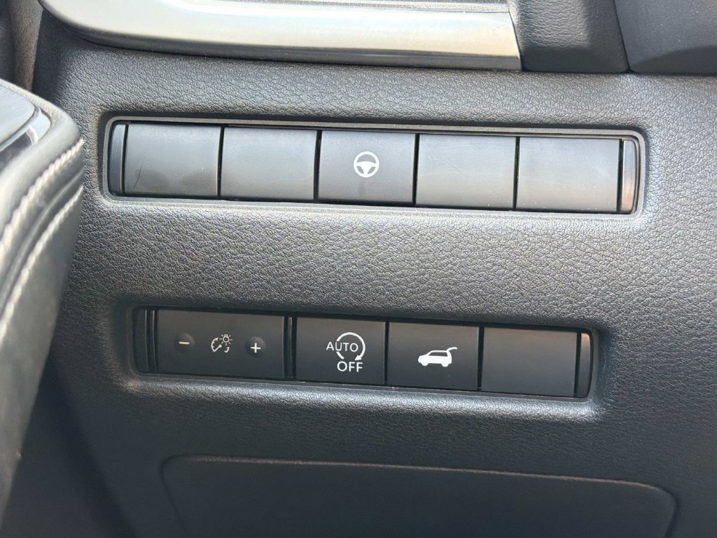 Used 2024  Nissan SV image 20