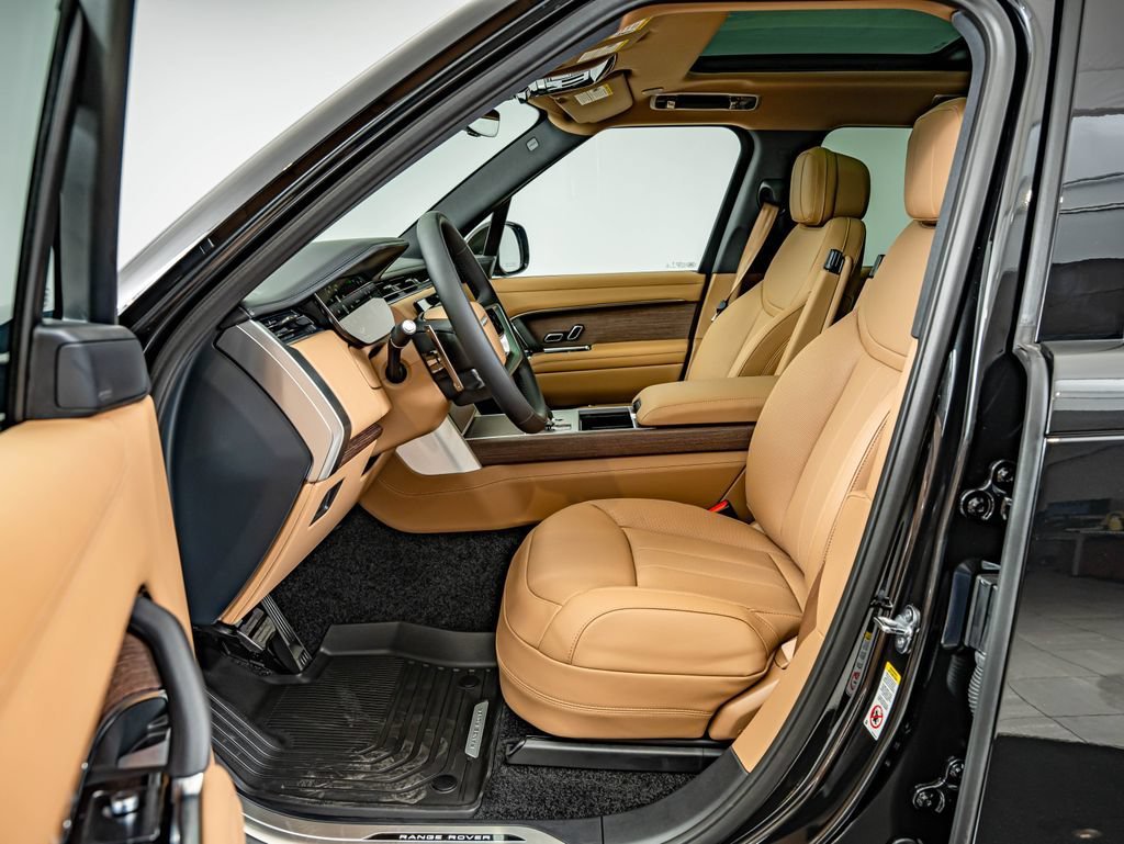 New 2026 Santorini Black Land Rover SE image 31