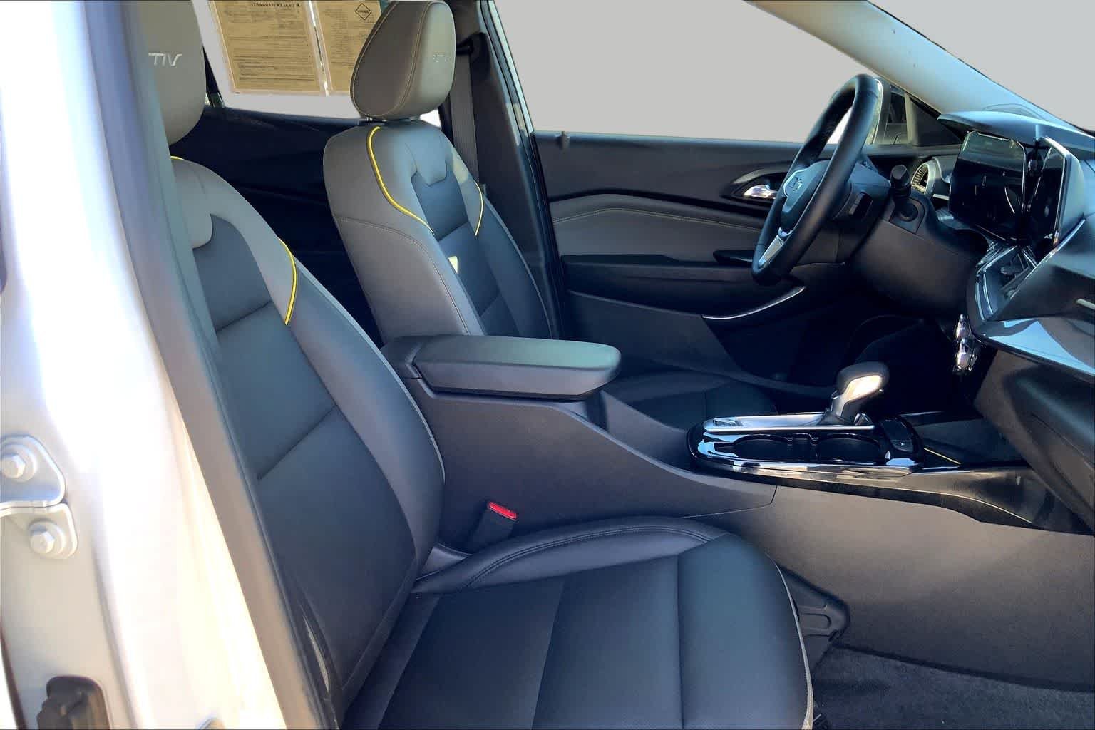 Used 2025 Summit White Chevrolet ACTIV image 9