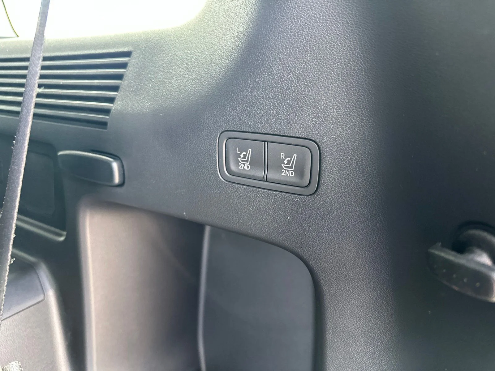 Used 2025 Black Hyundai SE image 30