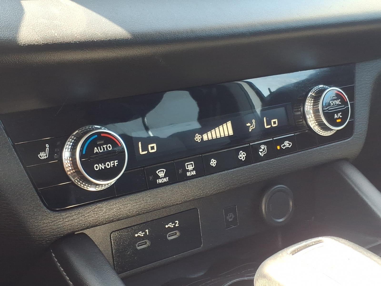 Used 2025  Mitsubishi SE image 25