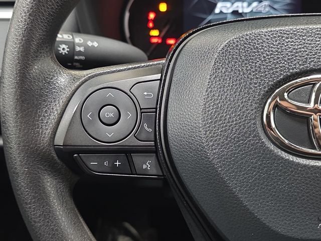 2024 Toyota RAV4 XLE - Photo 13