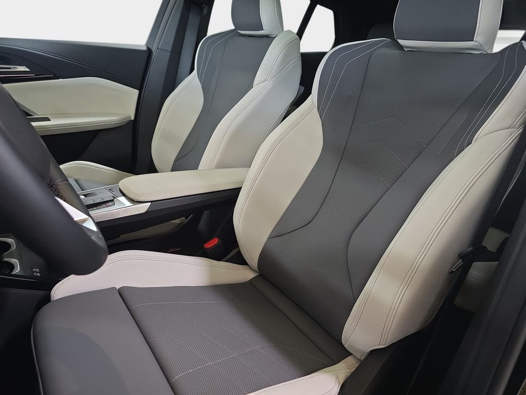 New 2026 Black Sapphire Metallic BMW xDrive28i image 12