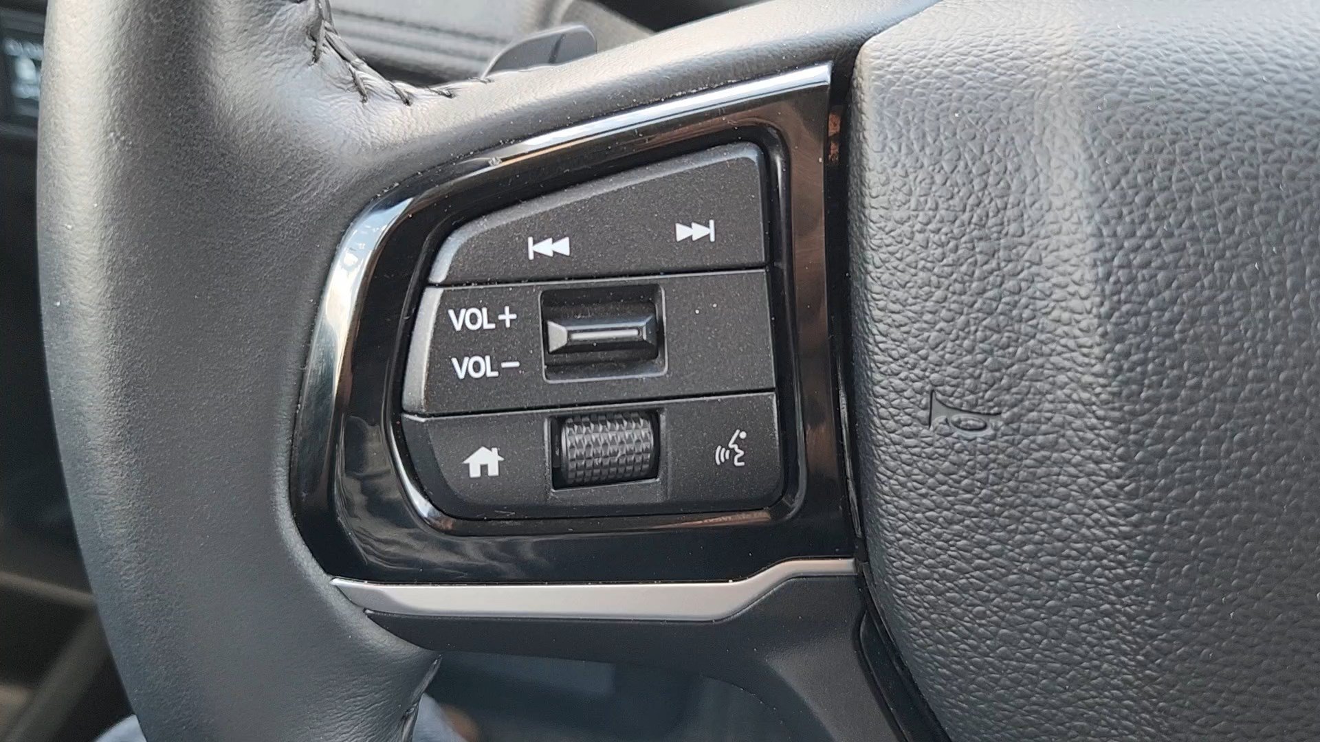 2025 Honda Odyssey Touring - Photo 13