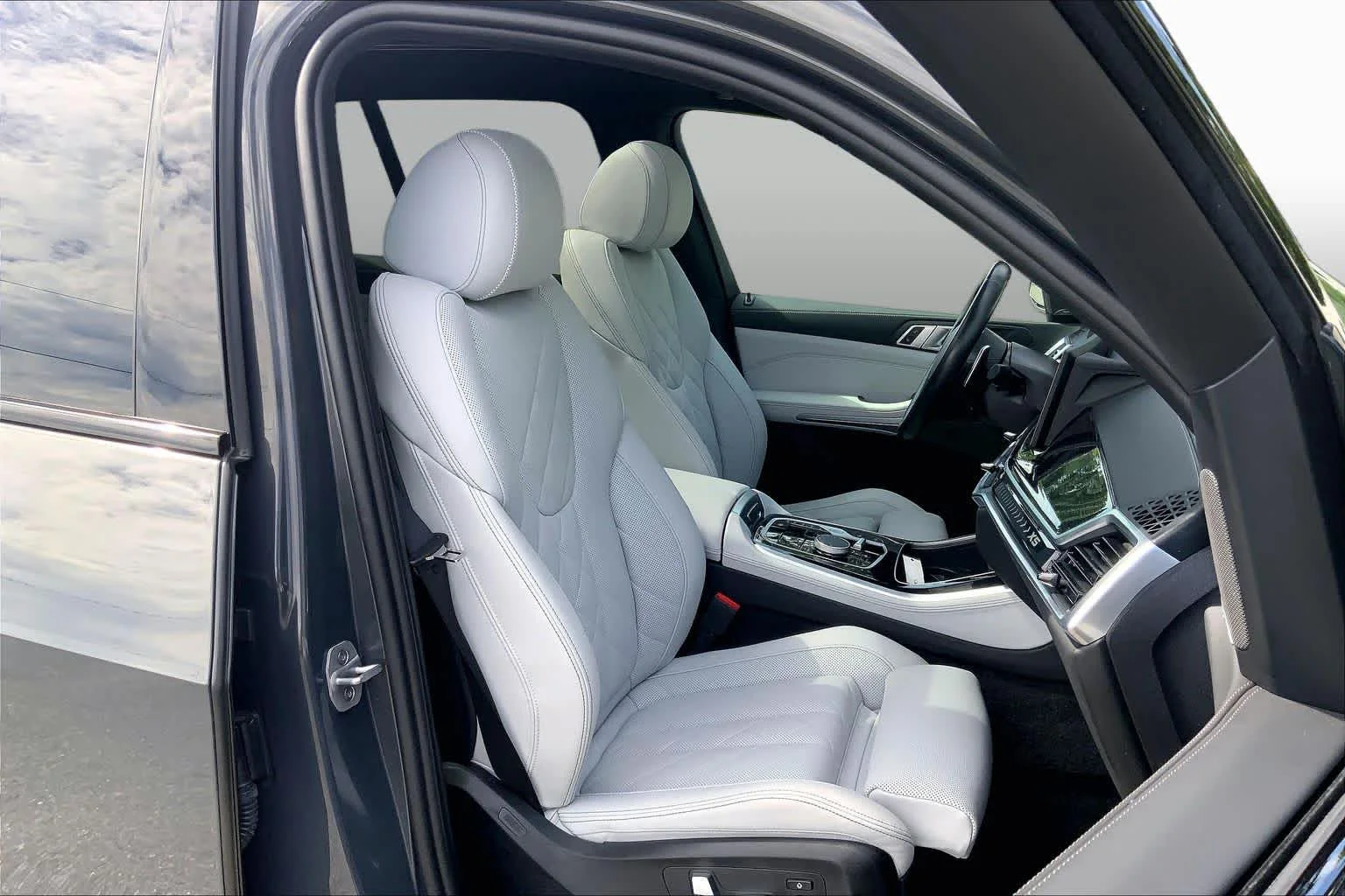 Used 2024 Gray Metallic BMW xDrive40i image 8
