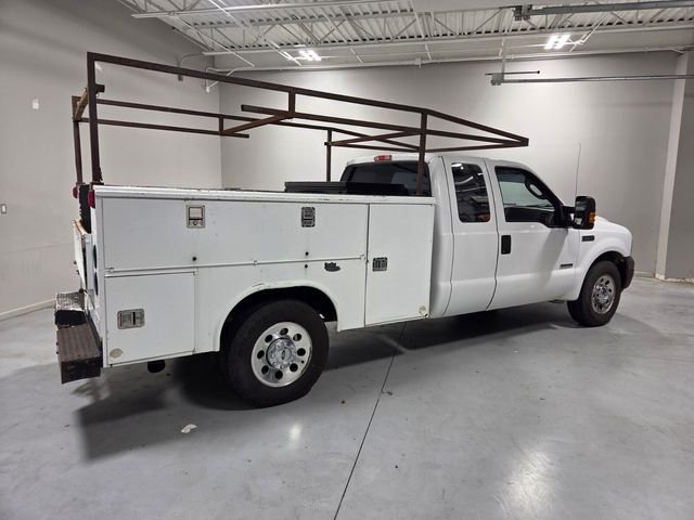 Used 2006 White Ford XL image 11
