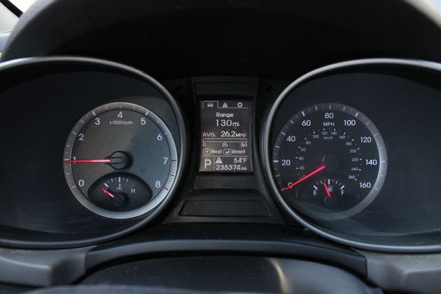 Used 2015 Silver Hyundai Base image 9