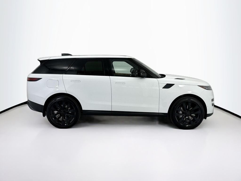 New 2026 Fuji White Land Rover SE image 4