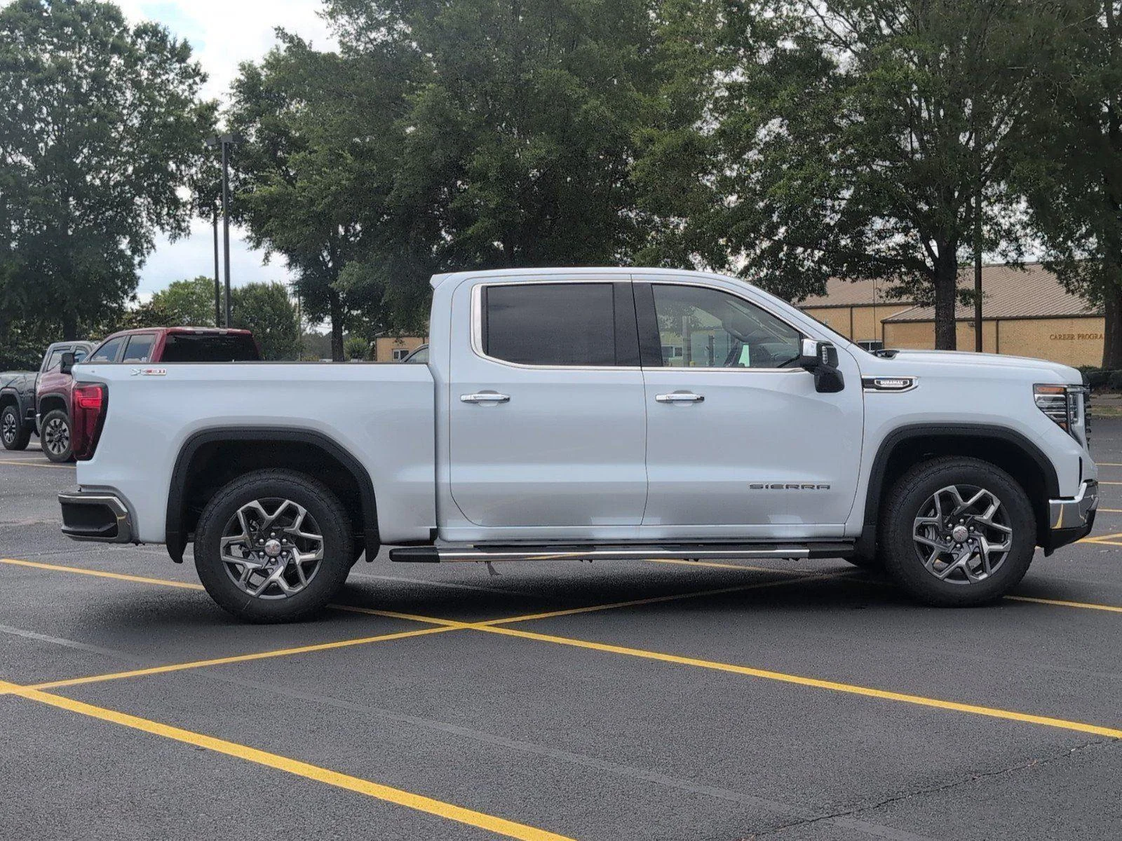 2026 GMC Sierra 1500 SLT - Photo 8