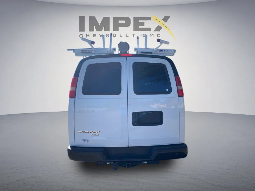Used 2014 SUMMIT WHITE Chevrolet  image 4