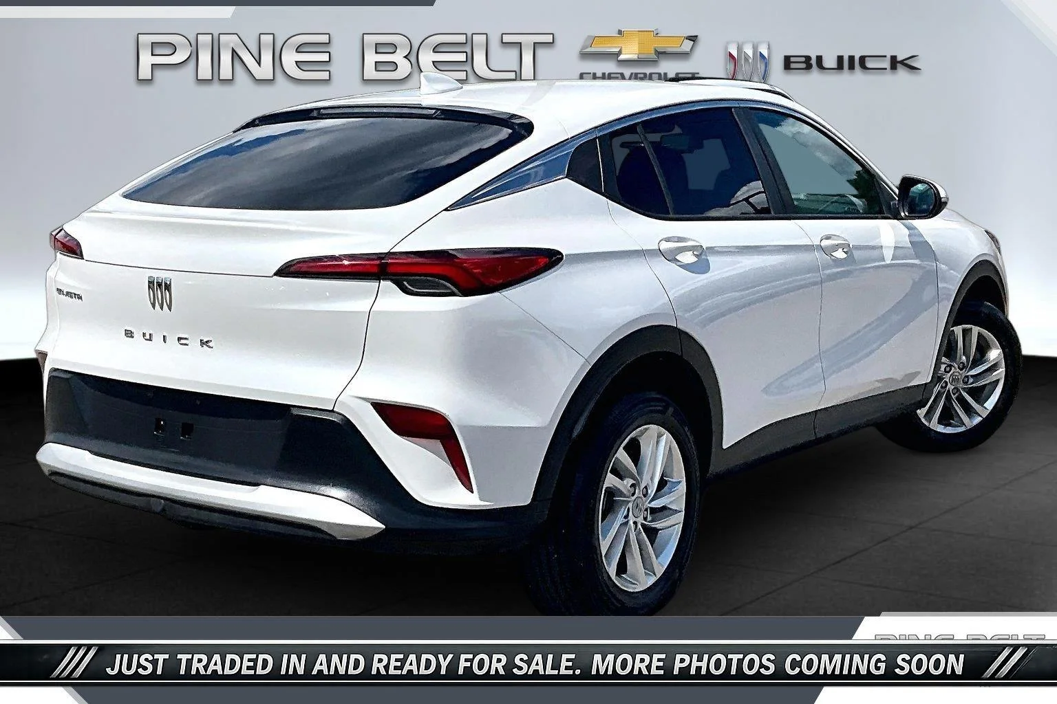 Used 2024 White Frost Tricoat Buick Preferred image 11
