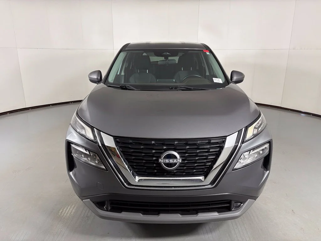 Used 2022 Gray Nissan SV image 3