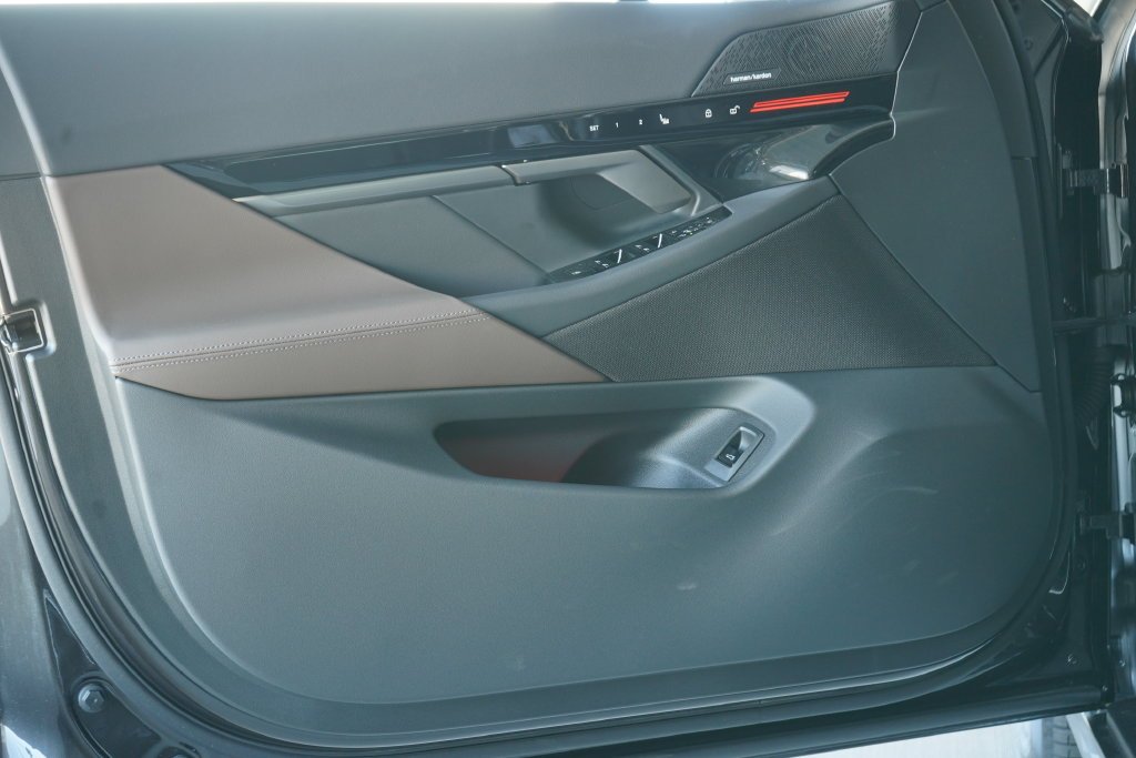 Used 2026 Dark Graphite BMW 530i image 10