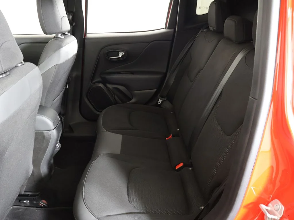 Used 2020 Red Jeep Latitude image 27