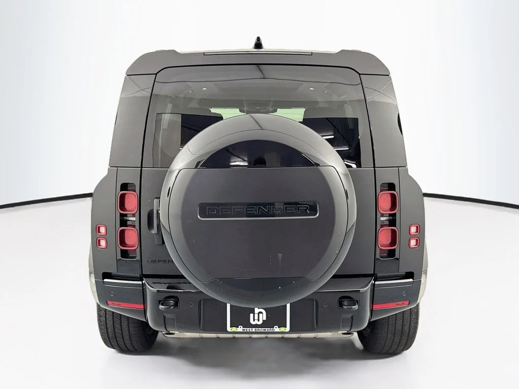 Certified Used 2024 Black Land Rover X-Dynamic SE image 6