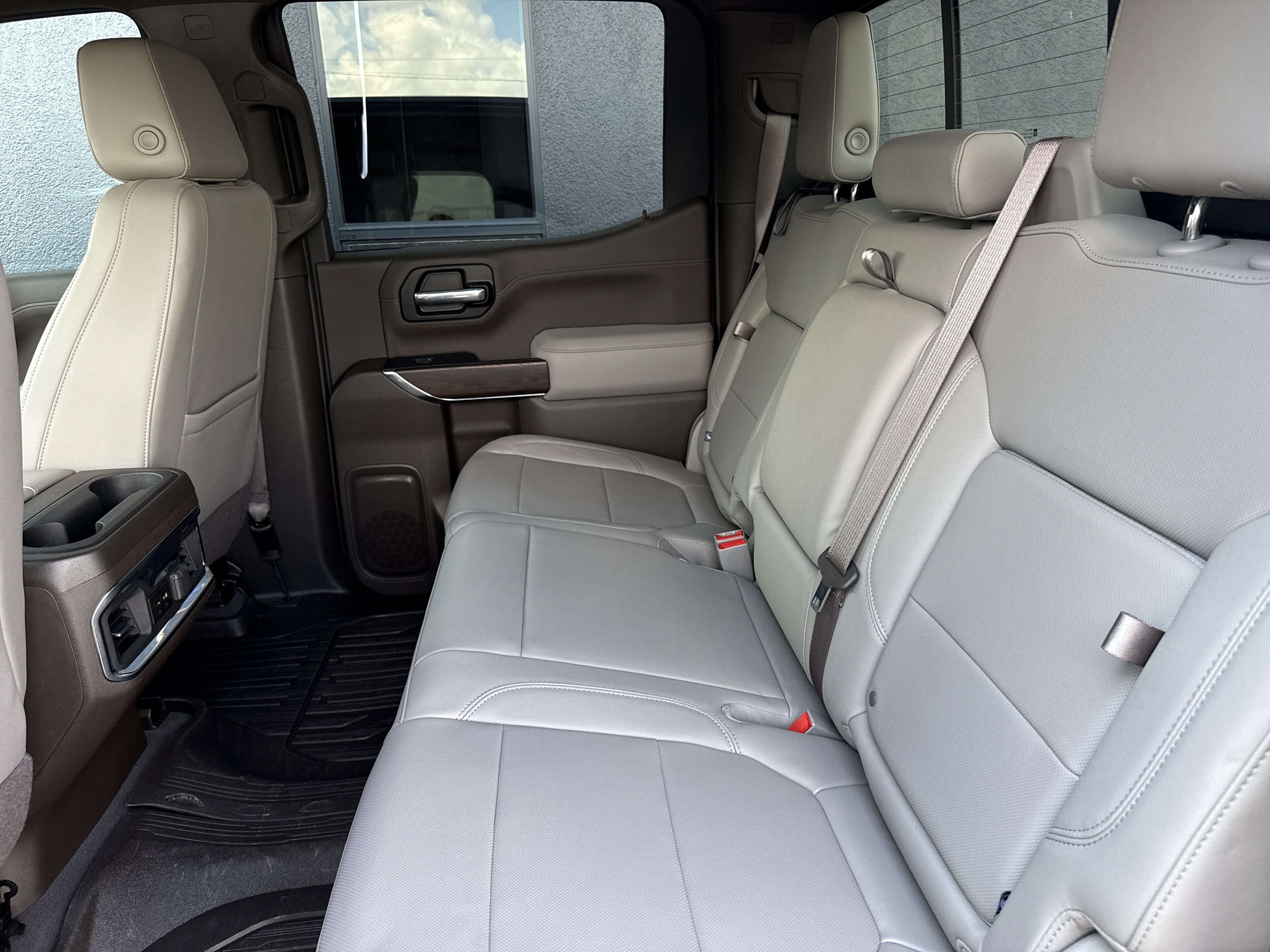 Used 2022 Dark Sky Metallic GMC SLT 4WD image 6