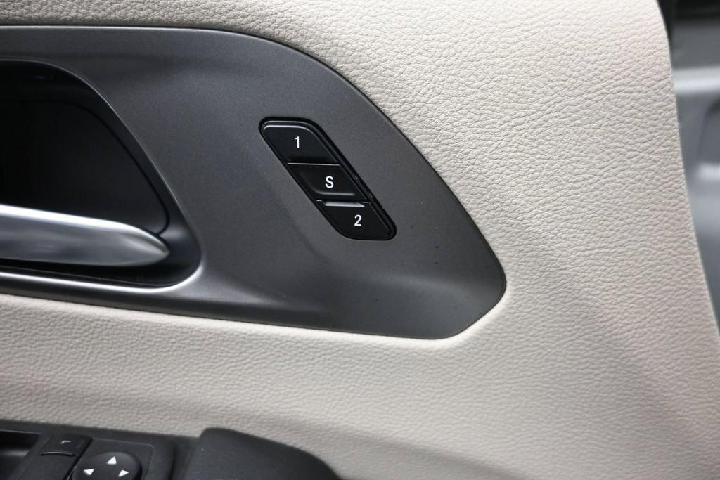 Used 2024 Silver Chrysler Touring L image 20