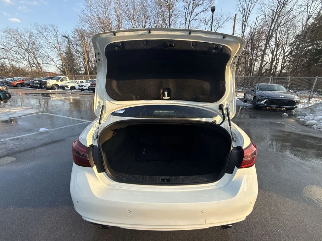 Used 2022 White INFINITI SENSORY image 23