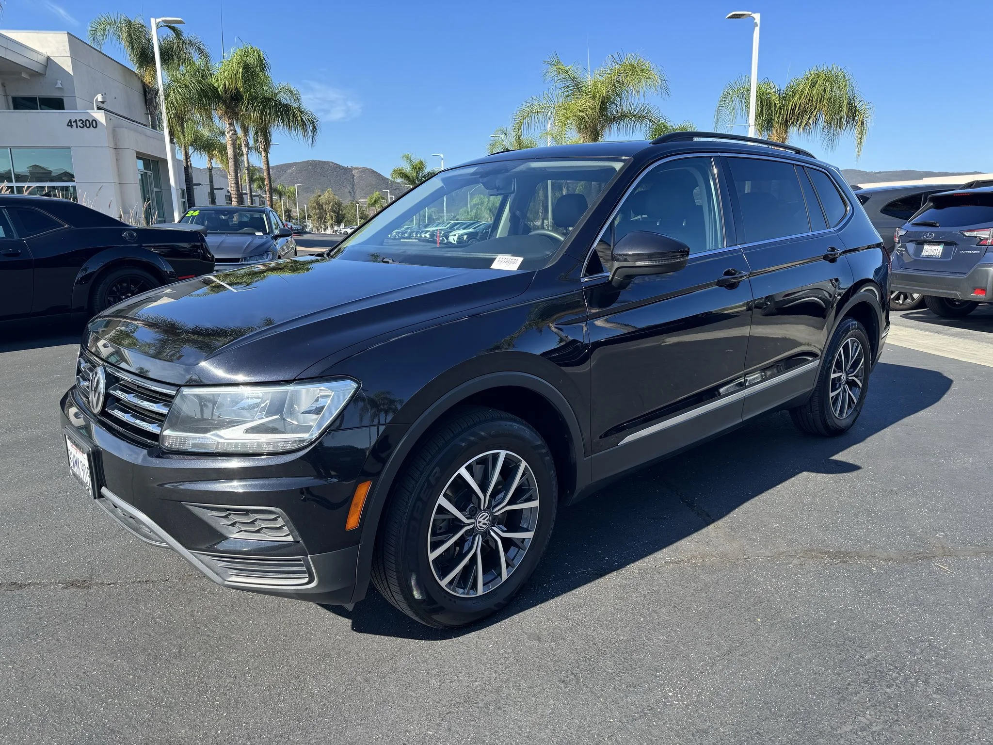Used 2020 Deep Black Pearl Volkswagen SE image 4