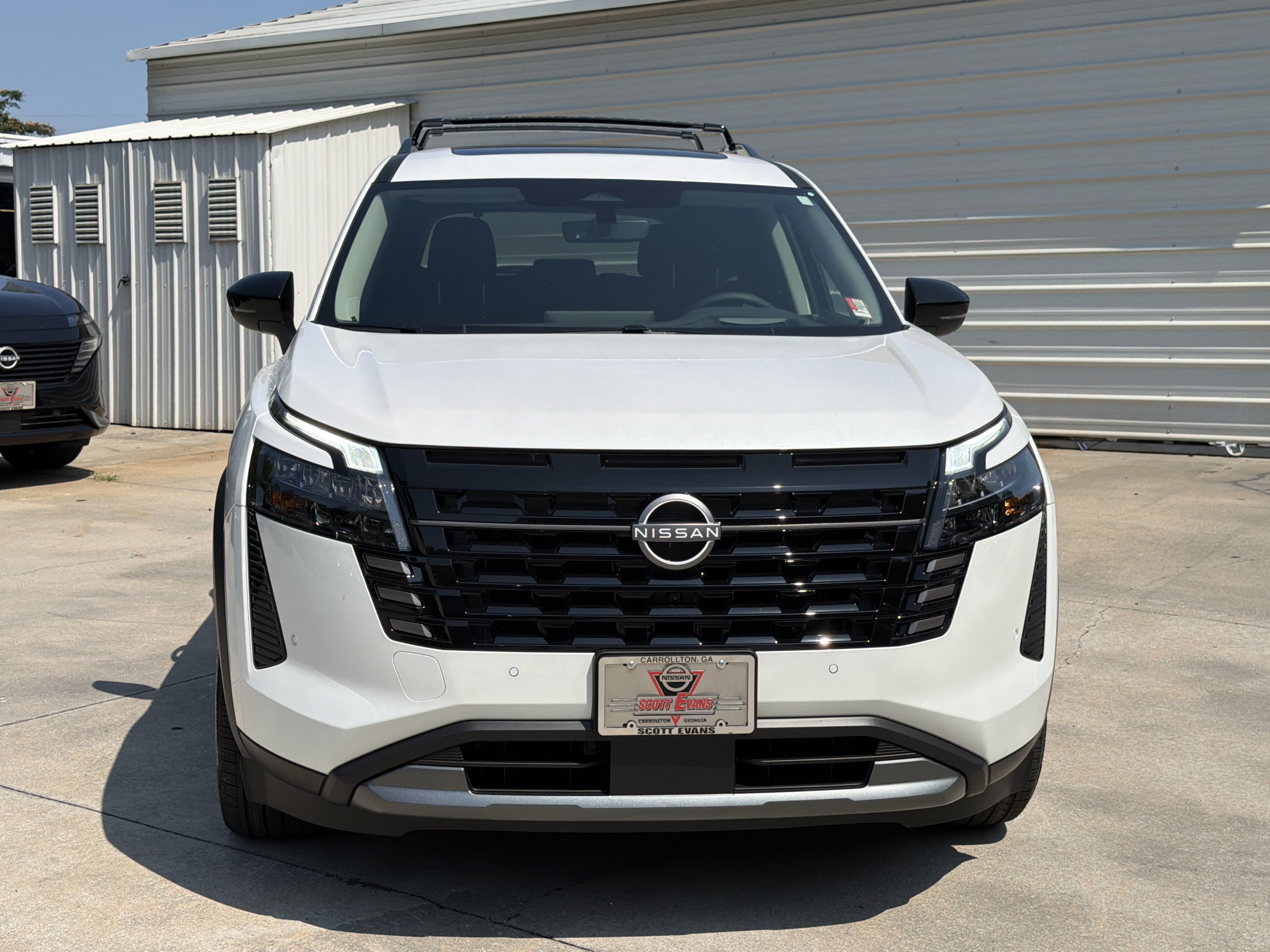 New 2026 Everest White Pearl Tricoat Nissan Platinum image 3