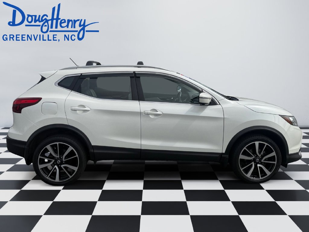 Used 2018 White Nissan SL image 6