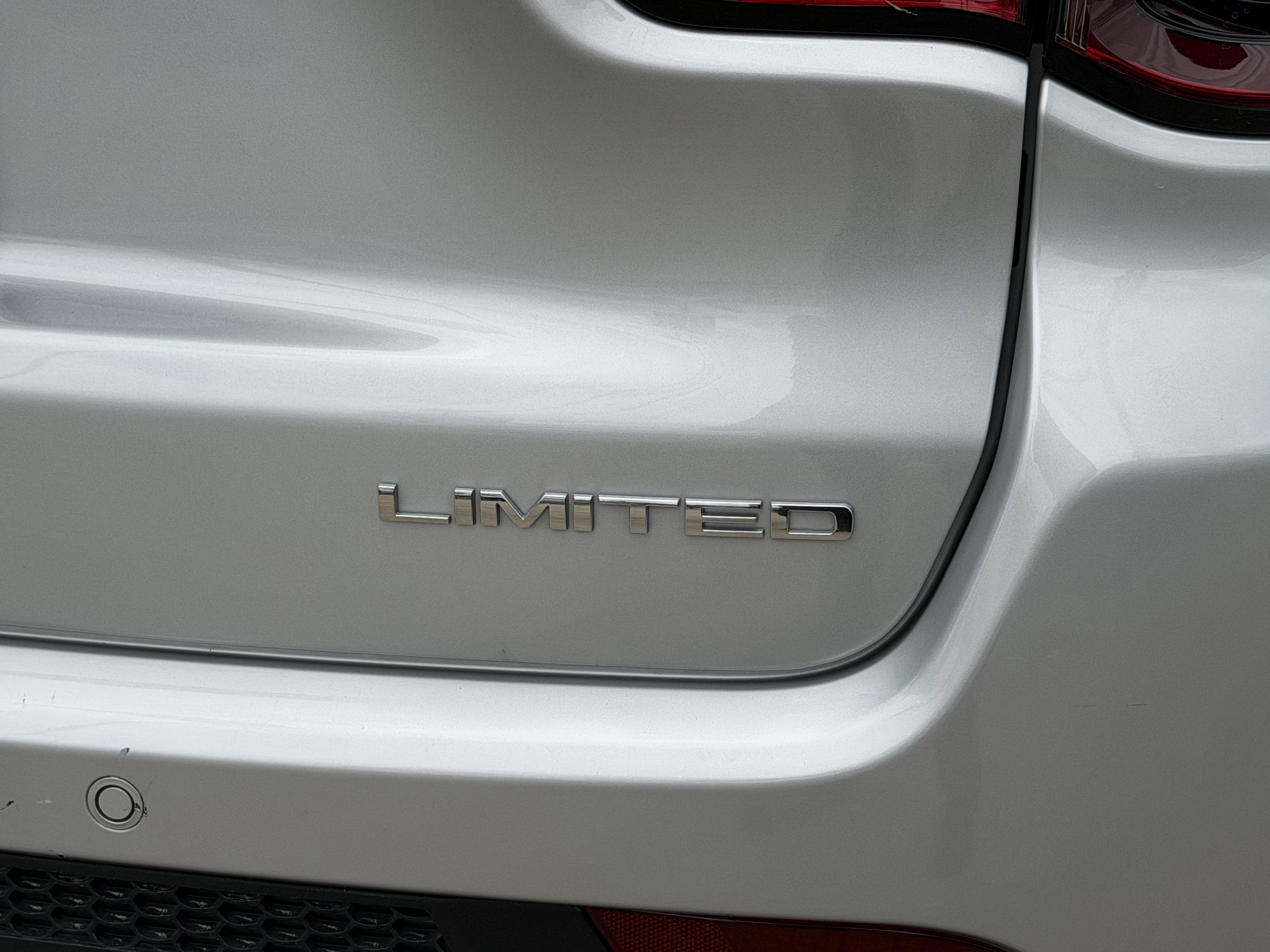 Used 2026 Silver Zynith Metallic Clearcoat Jeep Limited image 5