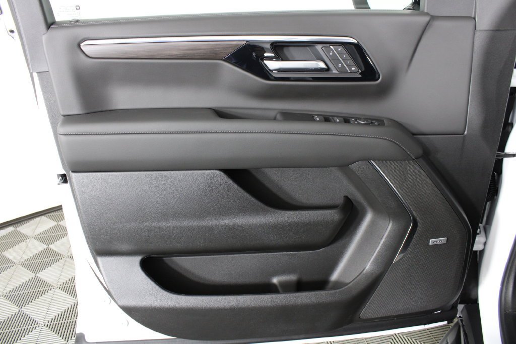 2027 Chevrolet Suburban LT - Photo 13