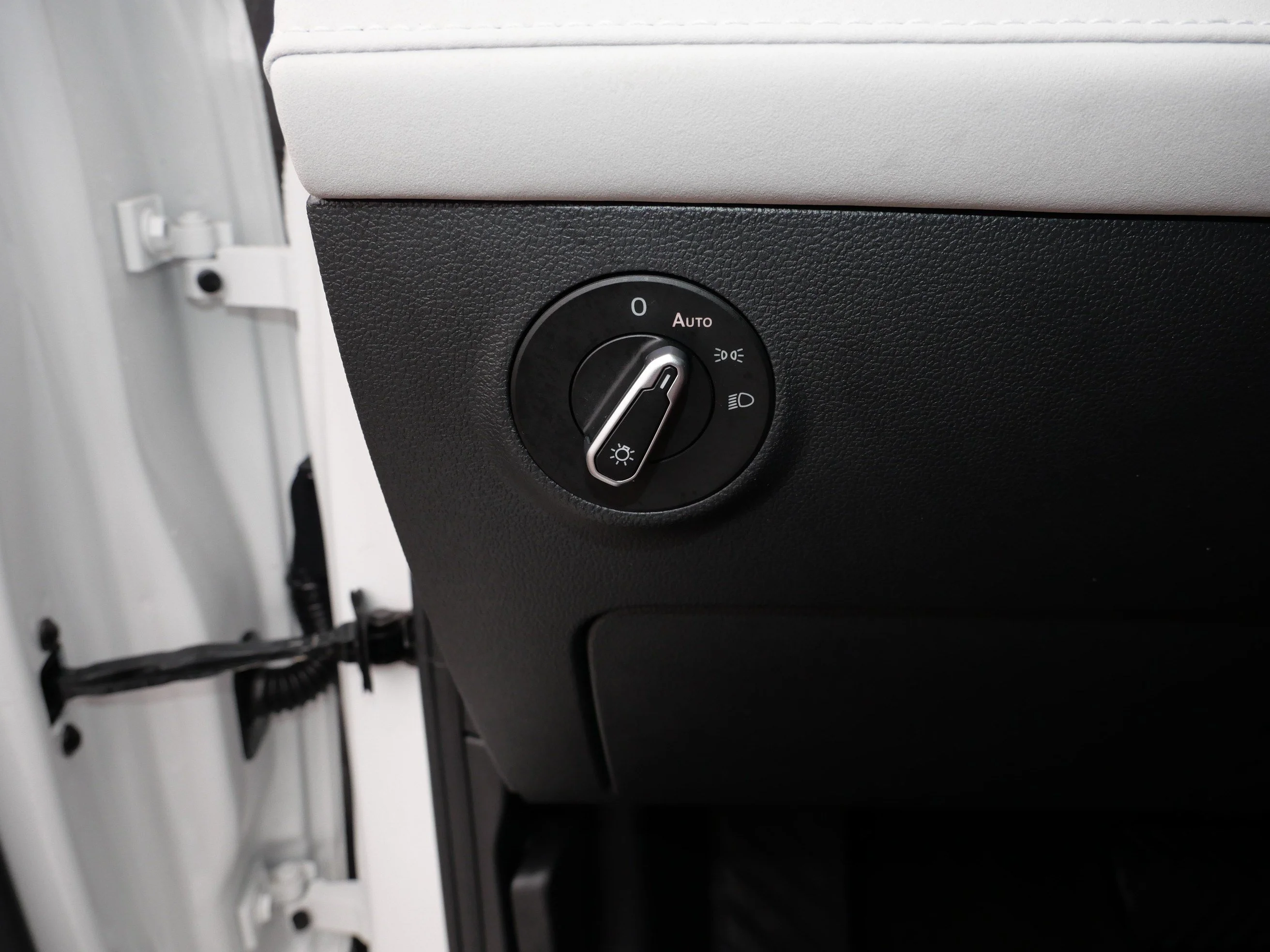 Certified Used 2025 Pure White Volkswagen SE image 27