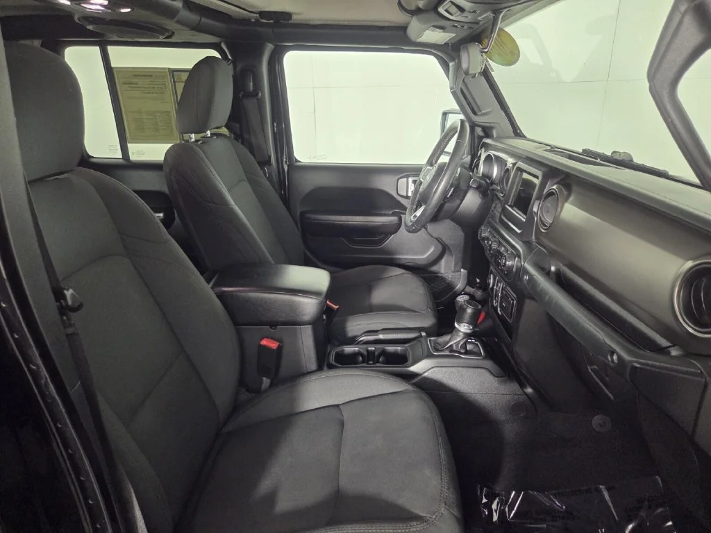 Used 2020 Black Clearcoat Jeep Sport S image 32