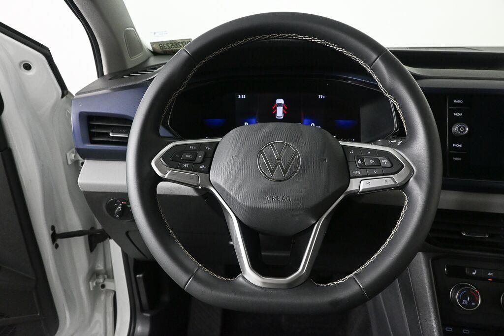 Used 2022 Pure White Volkswagen SE image 2