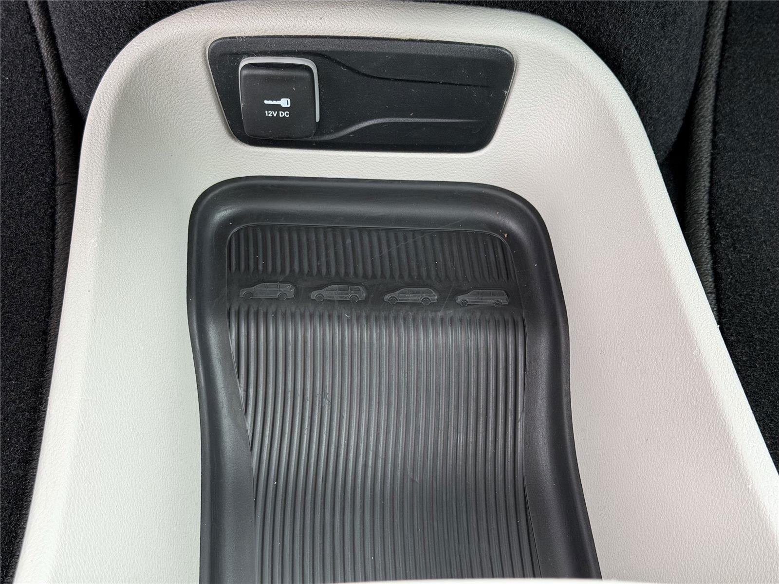 Used 2023 Bright White Clearcoat Chrysler Touring L image 18