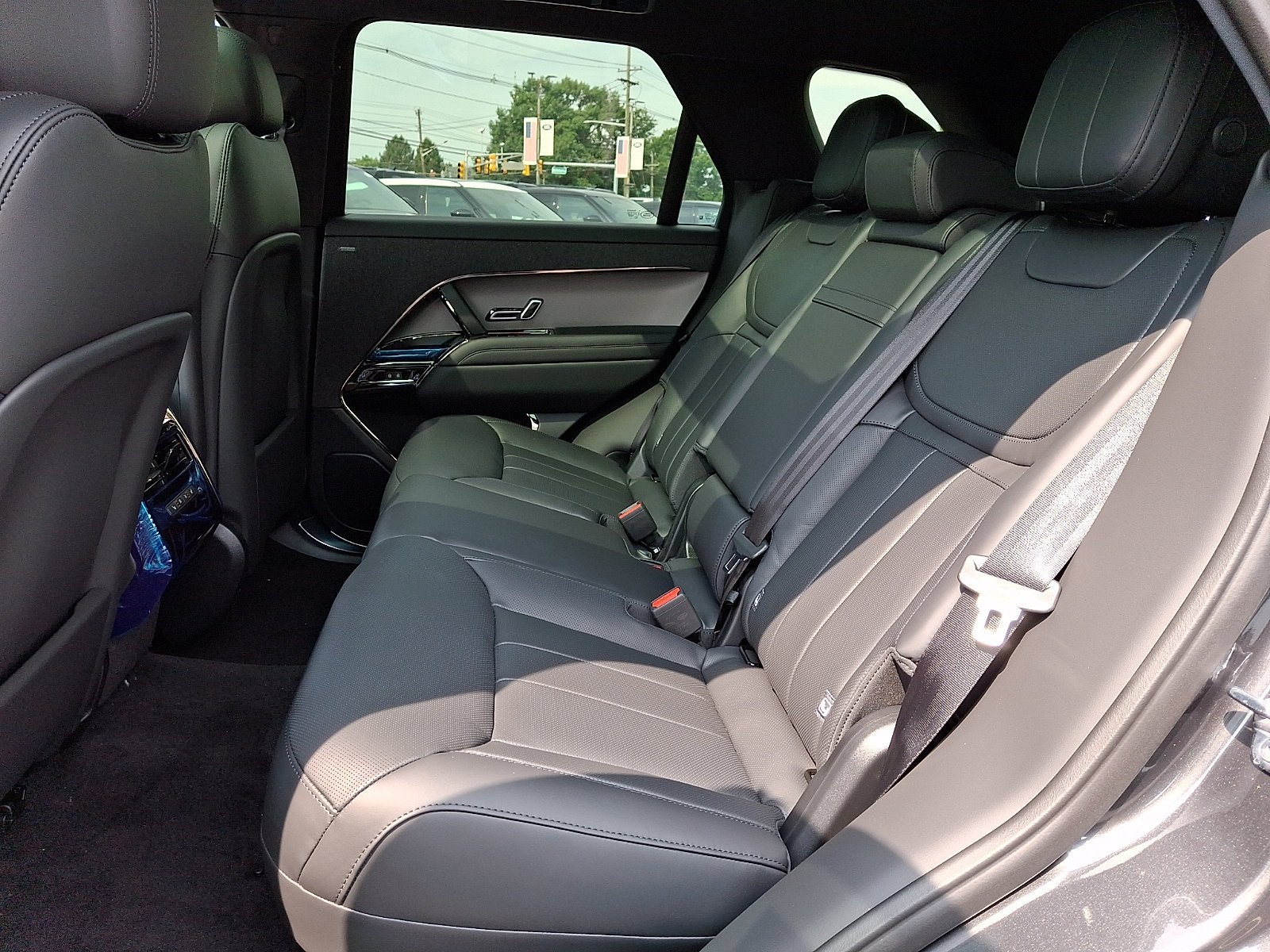 New 2026 Carpathian Grey LAND ROVER Dynamic SE image 5